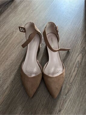 Women's Tan Pointed Ankle-Strap Flats - size 39/8